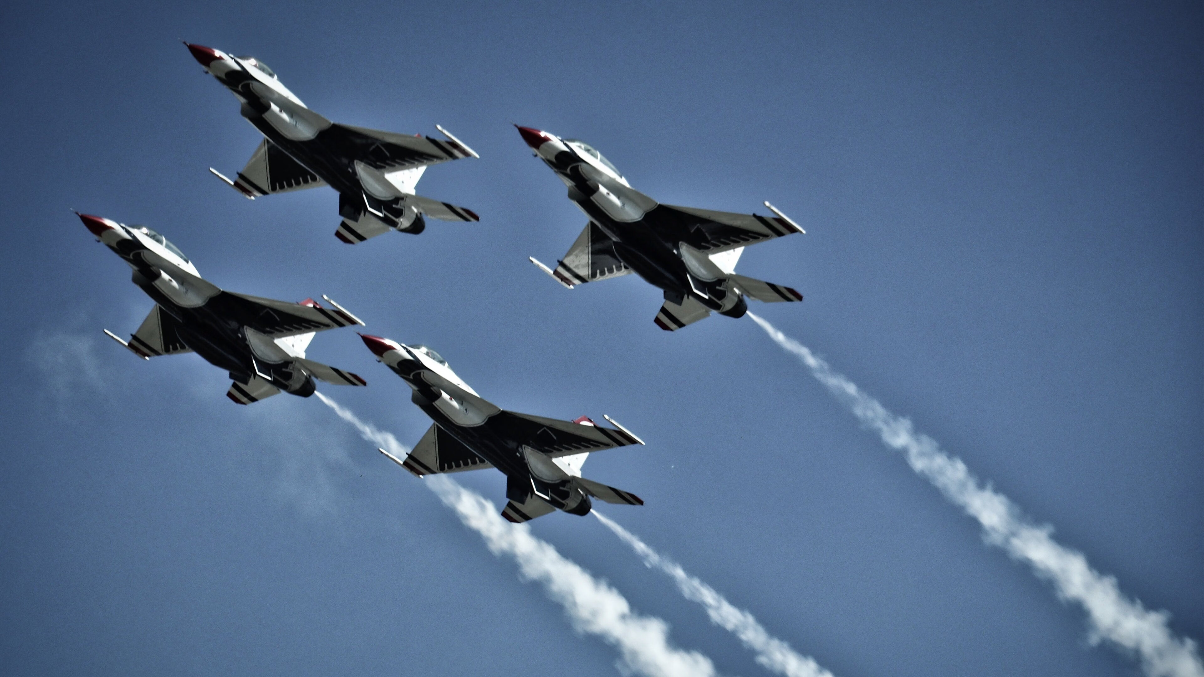 今年联盟中篮板最多的球员是谁?,联盟篮板榜