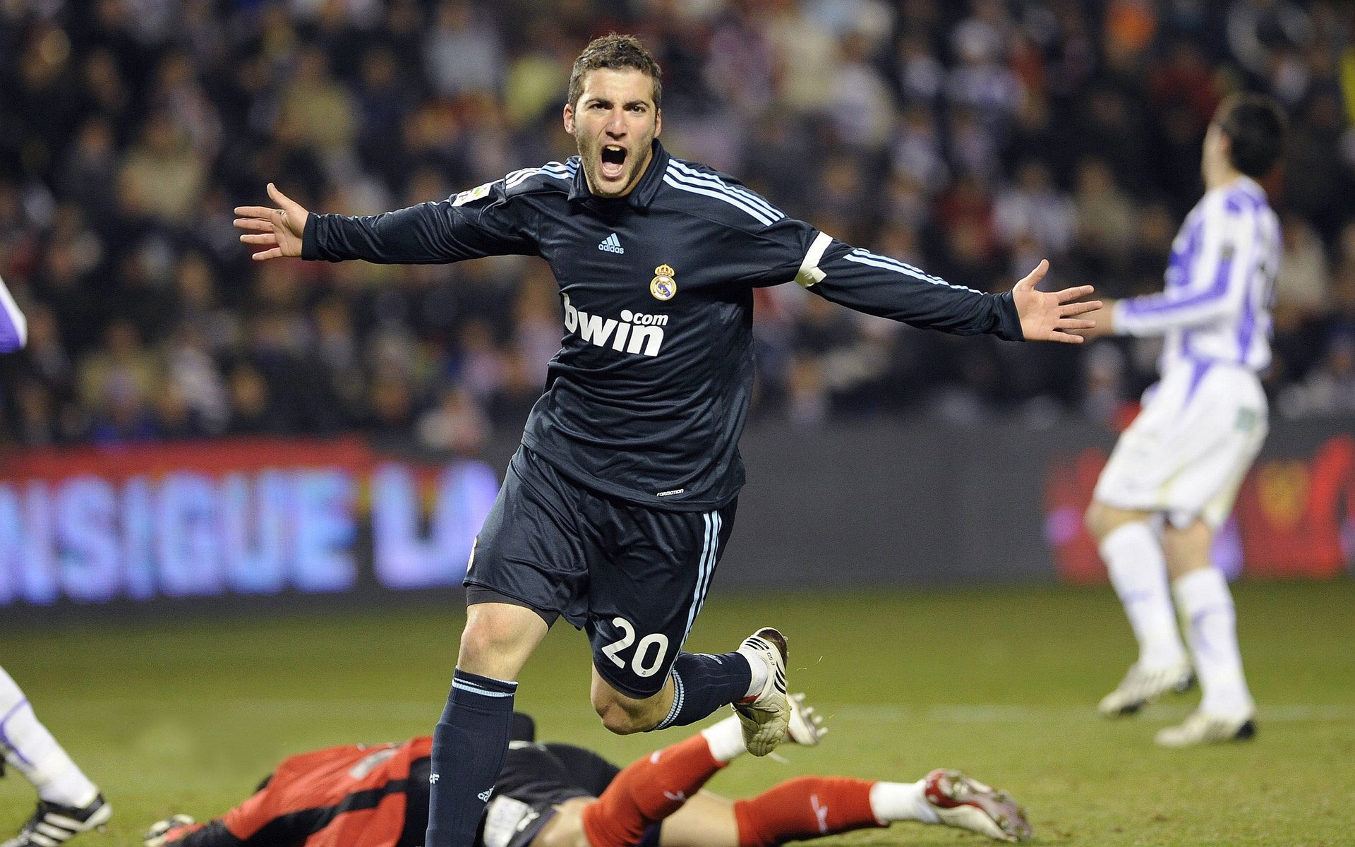 蝶泳新秀助突尼斯打开局面，蝶泳女神